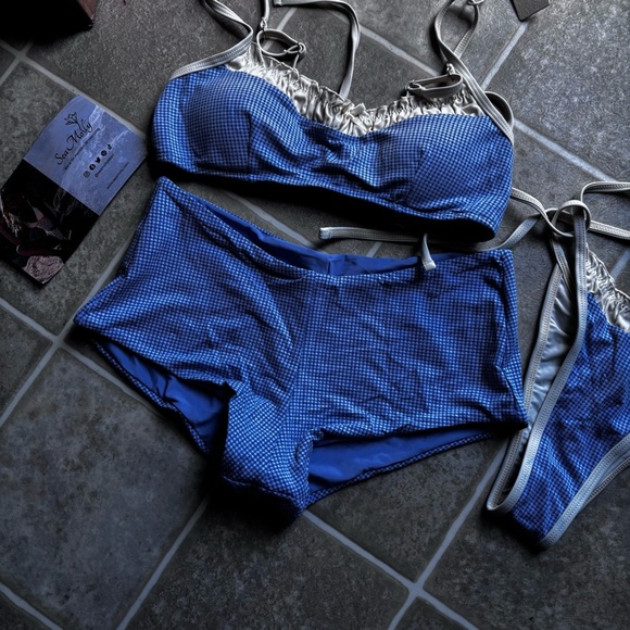 Chic Blue and Cream Bikini Set - Picture 5 of 6